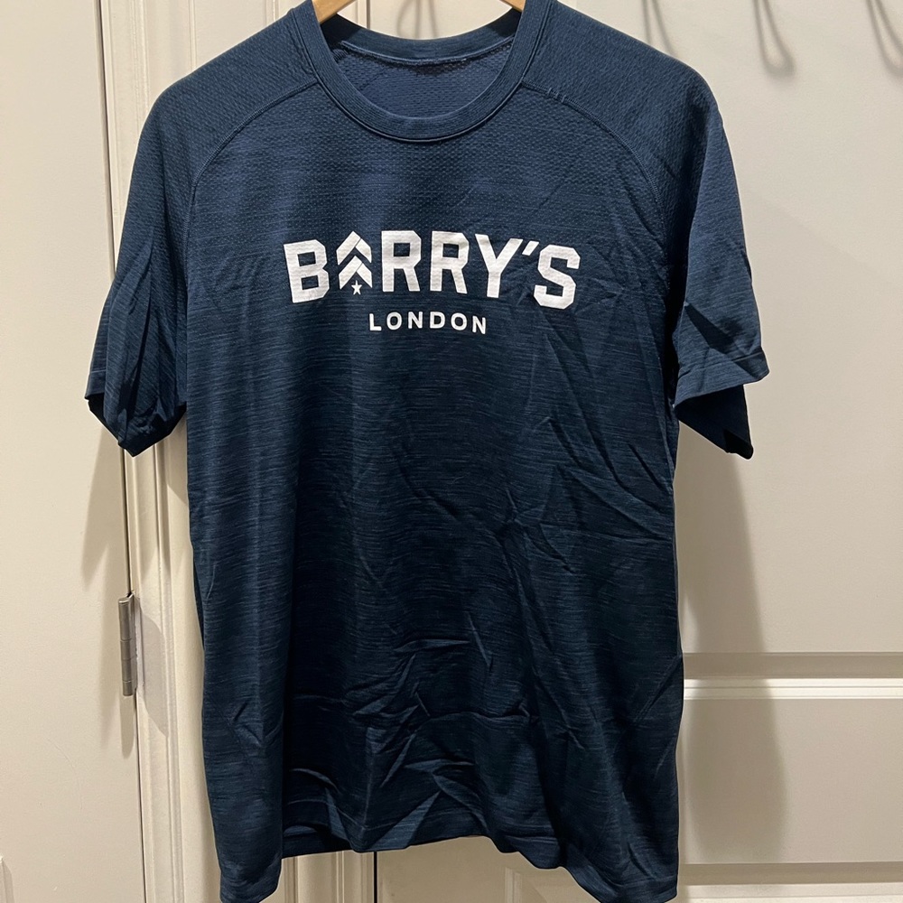 Men’s large, navy blue Lululemon x Barry’s Bootcamp t-shirt, great condition